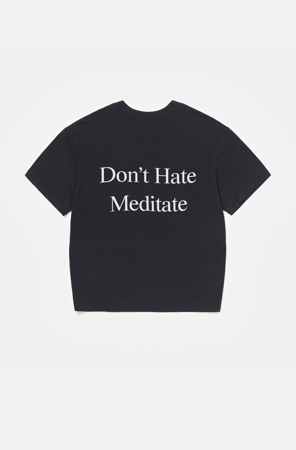 Camiseta Boxy Regular Don't Hate Meditate Preta