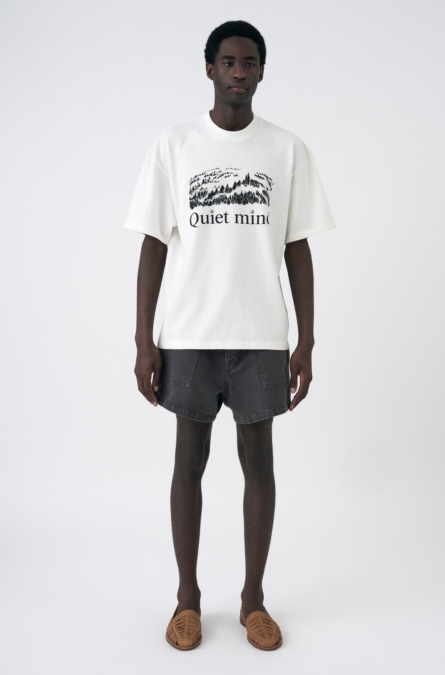 Camiseta Clássica Quiet Mind Crua/Preta
