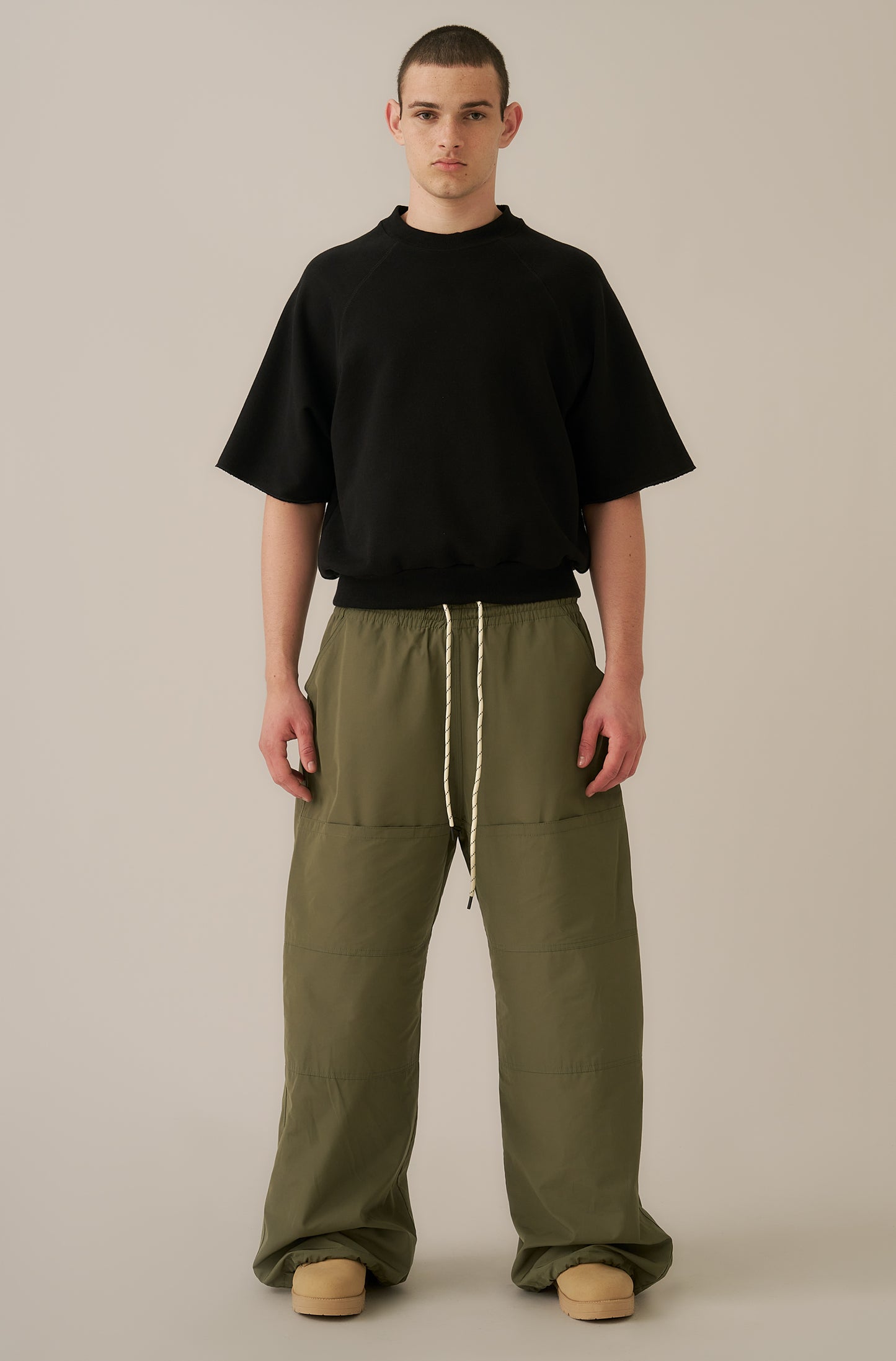 OVER RAGLAN PUNHOS - PRETO