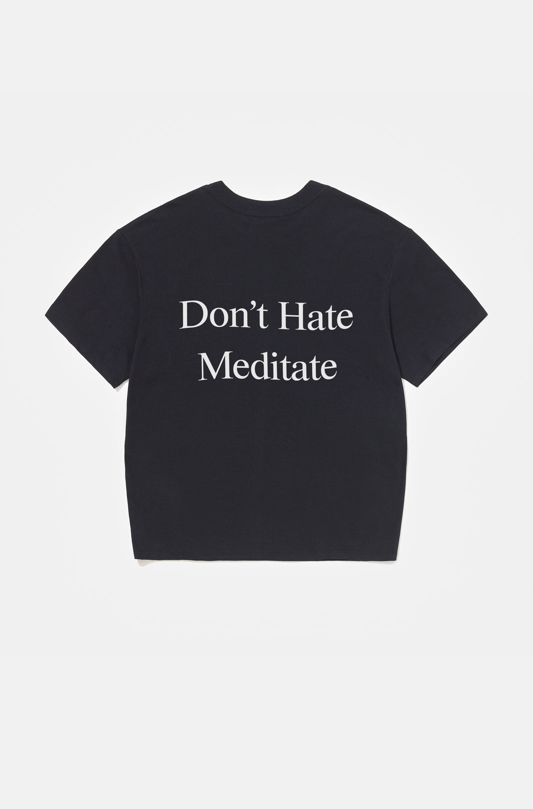 Camiseta Boxy Regular Don't Hate Meditate Preta