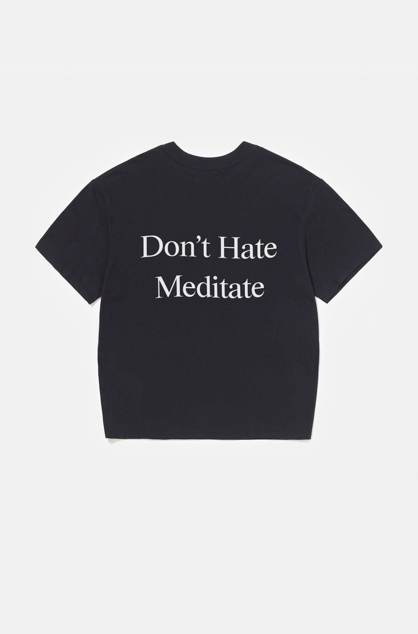Camiseta Boxy Regular Don't Hate Meditate Preta