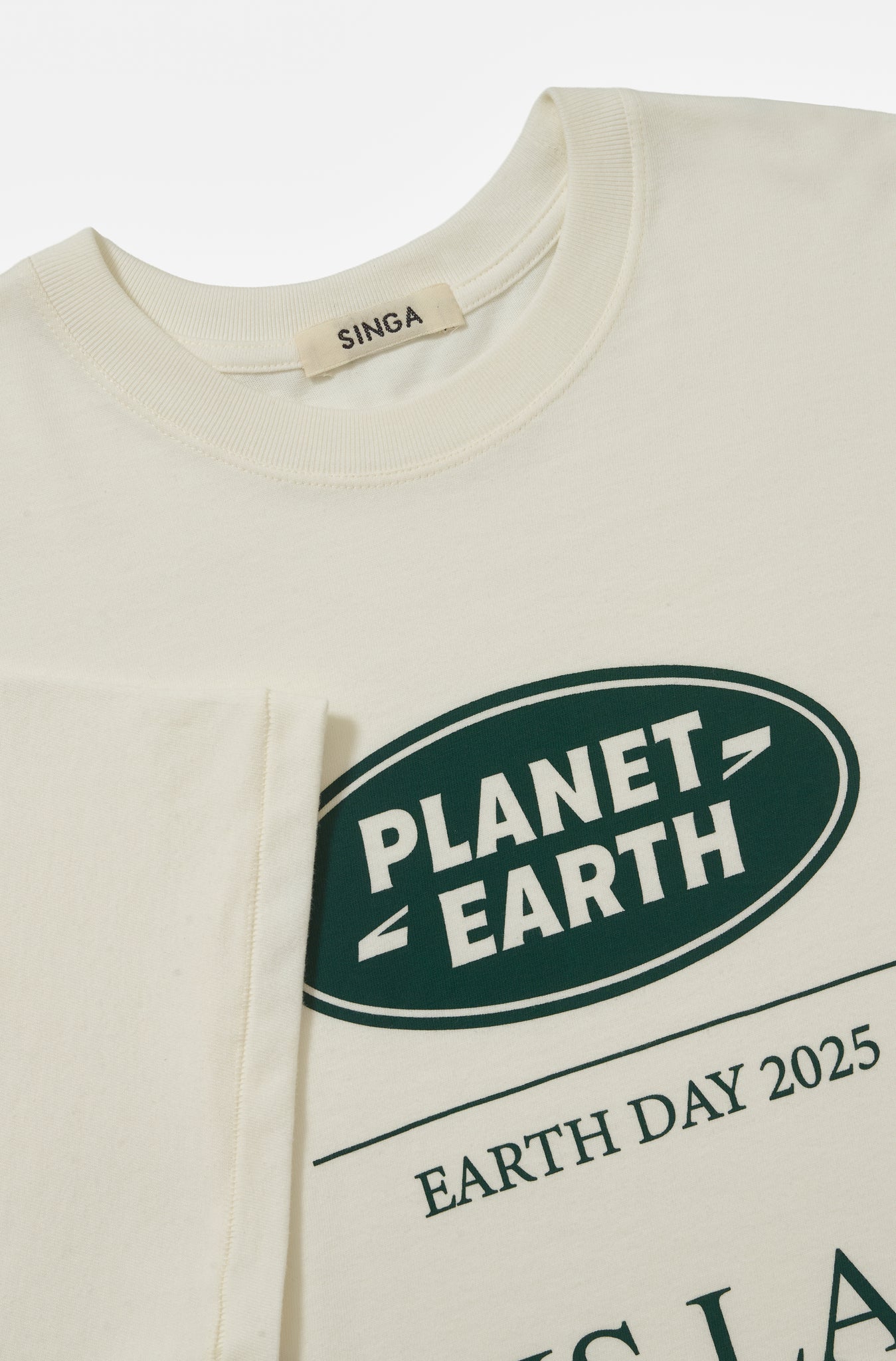 Camiseta Boxy Over Earth Day 2025