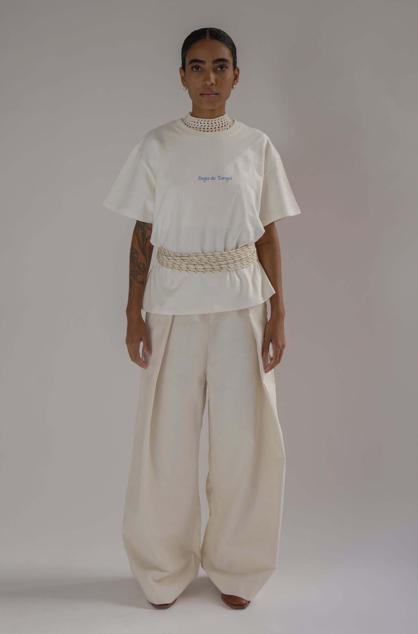 Camiseta Boxy Regular Singa & Terapi Off-white