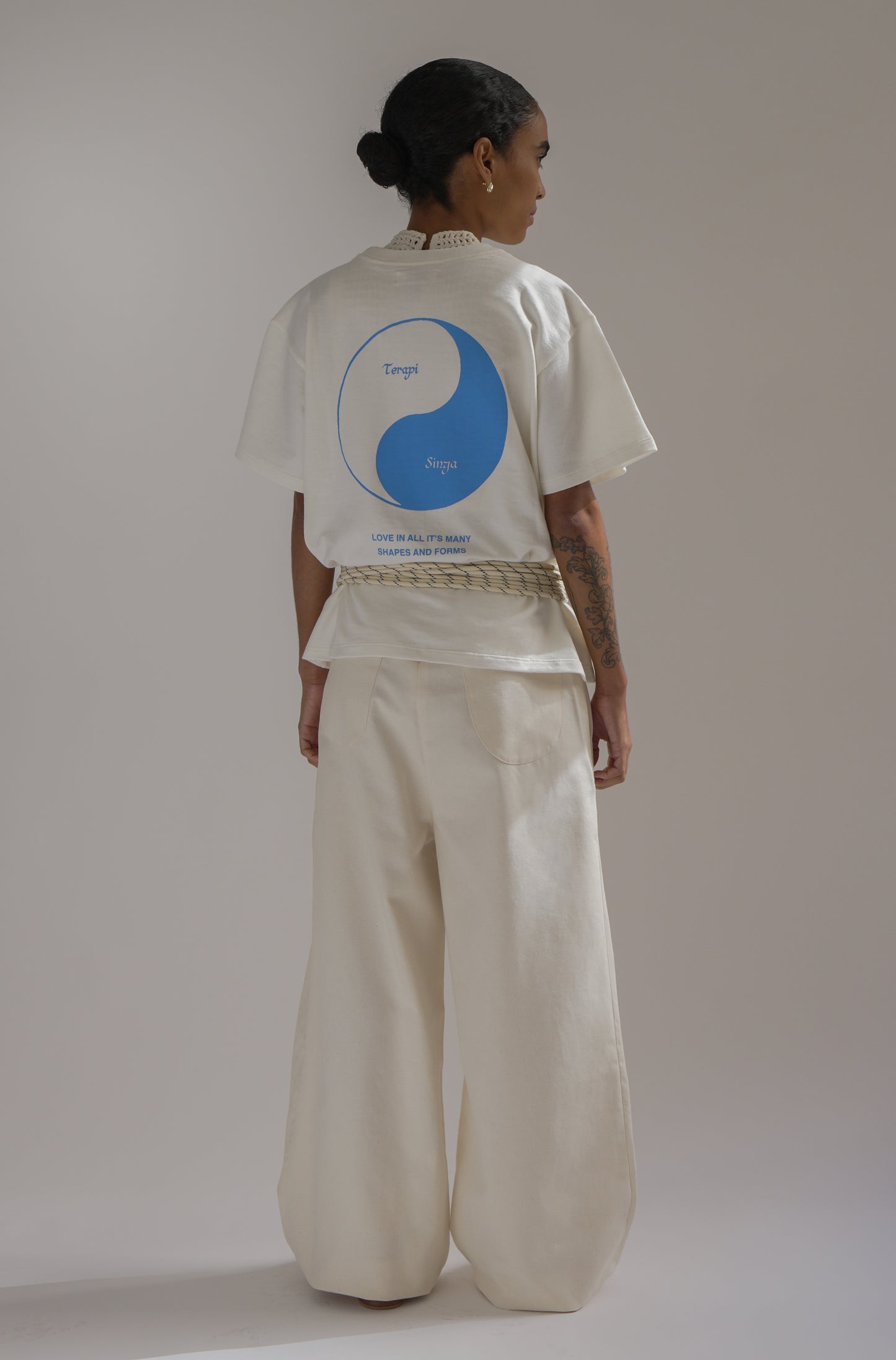 Camiseta Boxy Regular Singa & Terapi Off-white